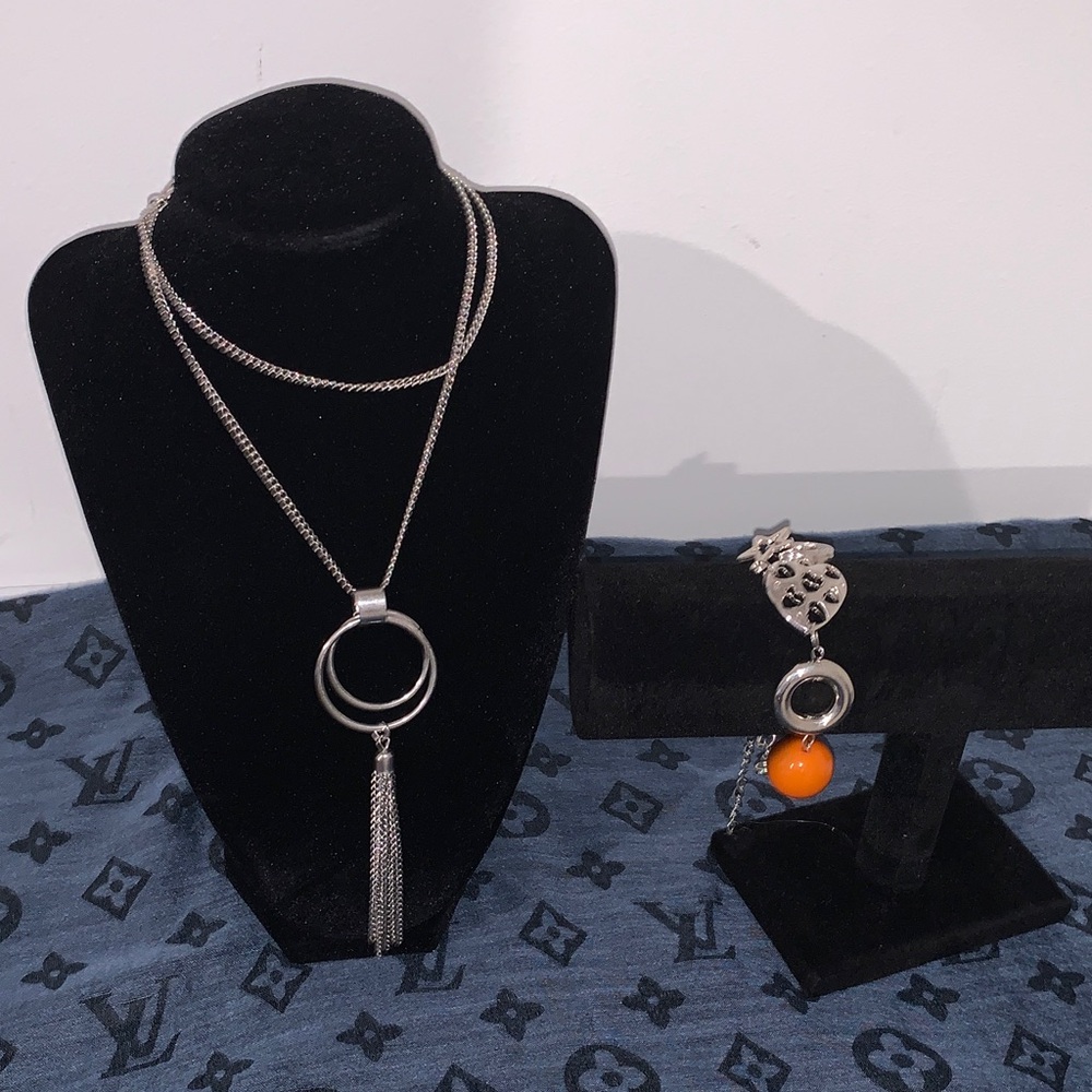 Elegant Silver Tone Necklace and Bracelet Set